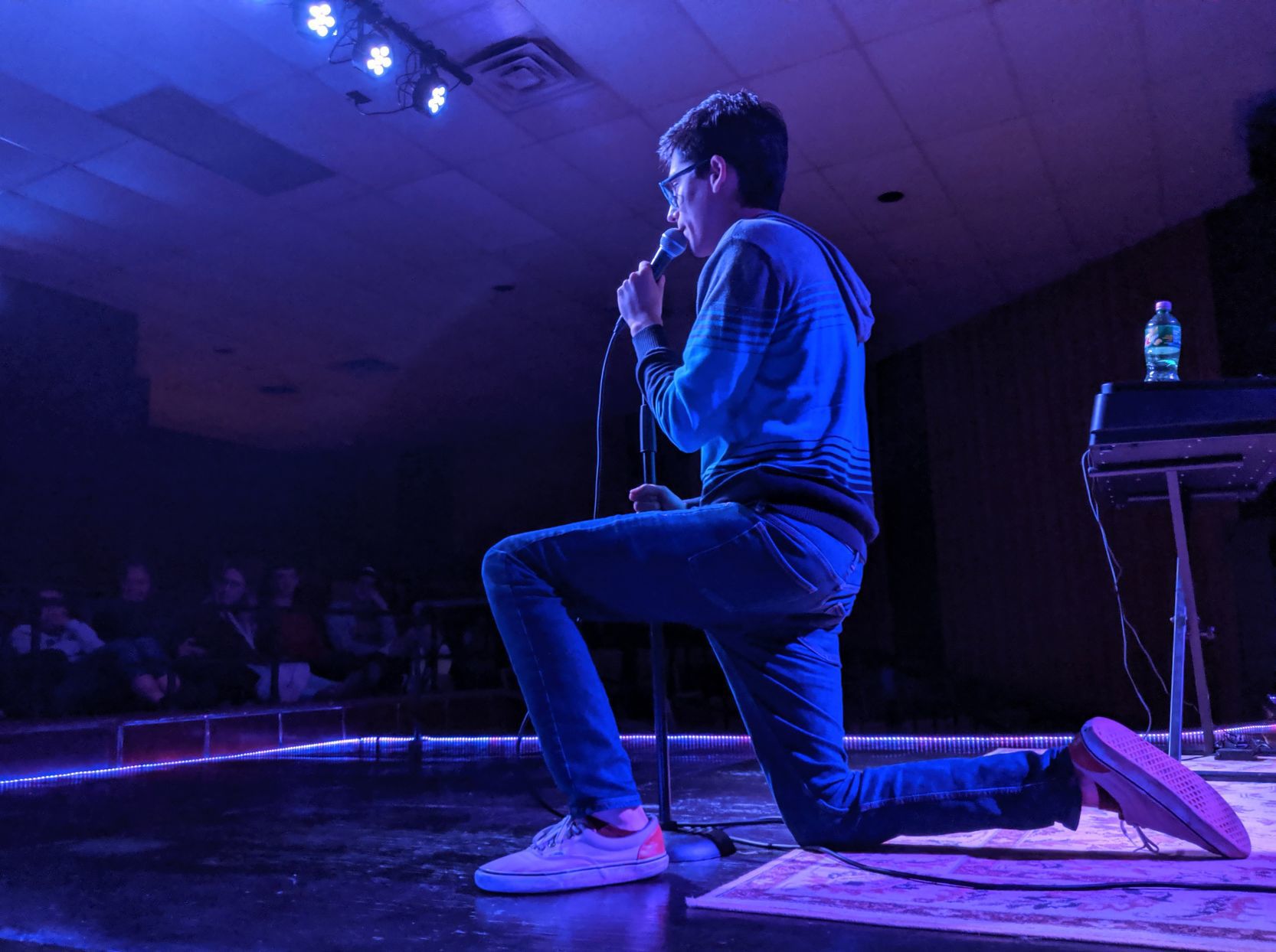stand-up-02.jpg